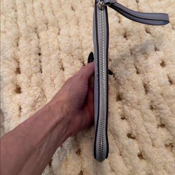 KATE SPADE Leila Medium Blue Leather Wristlet - Picture 8 of 12